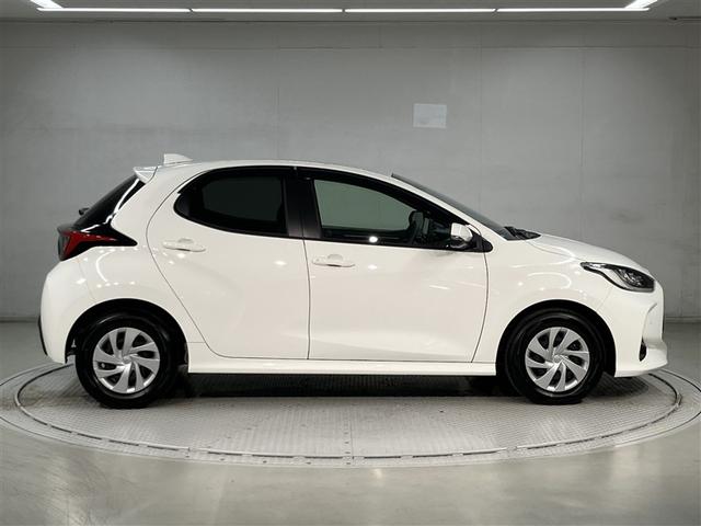 ヤリス Ｇ　全周囲カメラ　前後ドラレコ　衝突回避ブレーキ　整備手帳　バックカメラ　スマートキー＆プッシュスタート　ドライブレコーダー　ＬＥＤヘッド　イモビ　横滑り防止システム　クルーズＣ　ＡＢＳ　１オーナー（3枚目）