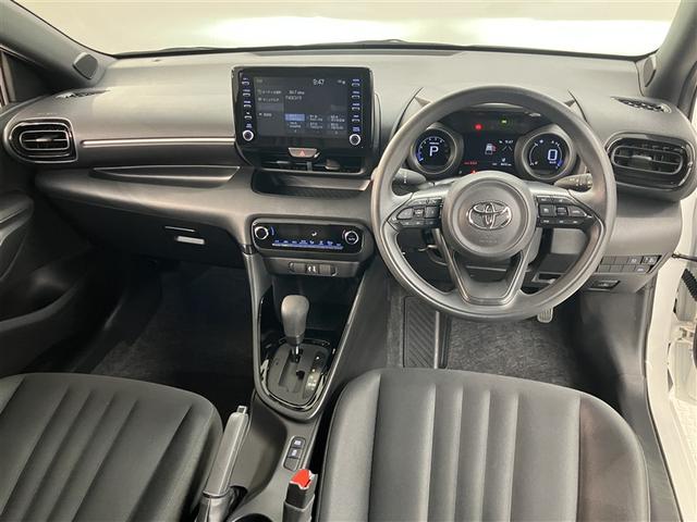 ヤリス Ｇ　全周囲カメラ　前後ドラレコ　衝突回避ブレーキ　整備手帳　バックカメラ　スマートキー＆プッシュスタート　ドライブレコーダー　ＬＥＤヘッド　イモビ　横滑り防止システム　クルーズＣ　ＡＢＳ　１オーナー（5枚目）