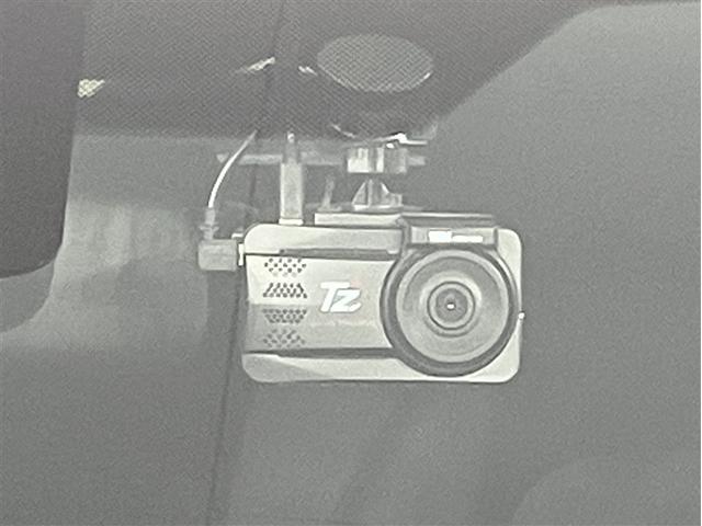 ヤリス Ｇ　全周囲カメラ　前後ドラレコ　衝突回避ブレーキ　整備手帳　バックカメラ　スマートキー＆プッシュスタート　ドライブレコーダー　ＬＥＤヘッド　イモビ　横滑り防止システム　クルーズＣ　ＡＢＳ　１オーナー（9枚目）