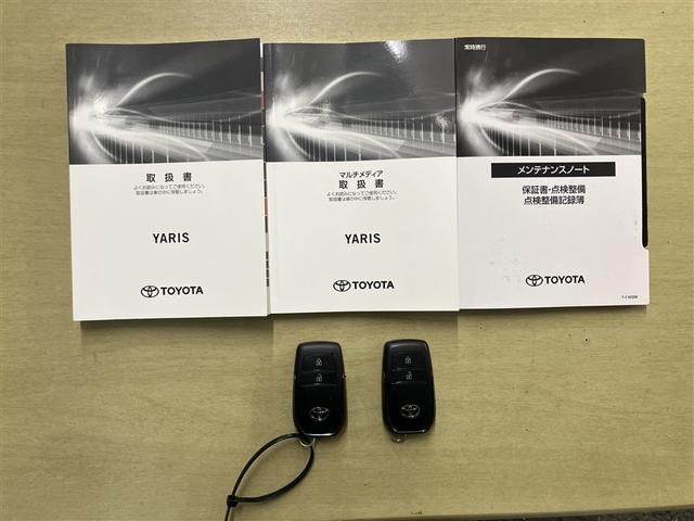 ヤリス Ｇ　全周囲カメラ　前後ドラレコ　衝突回避ブレーキ　整備手帳　バックカメラ　スマートキー＆プッシュスタート　ドライブレコーダー　ＬＥＤヘッド　イモビ　横滑り防止システム　クルーズＣ　ＡＢＳ　１オーナー（20枚目）