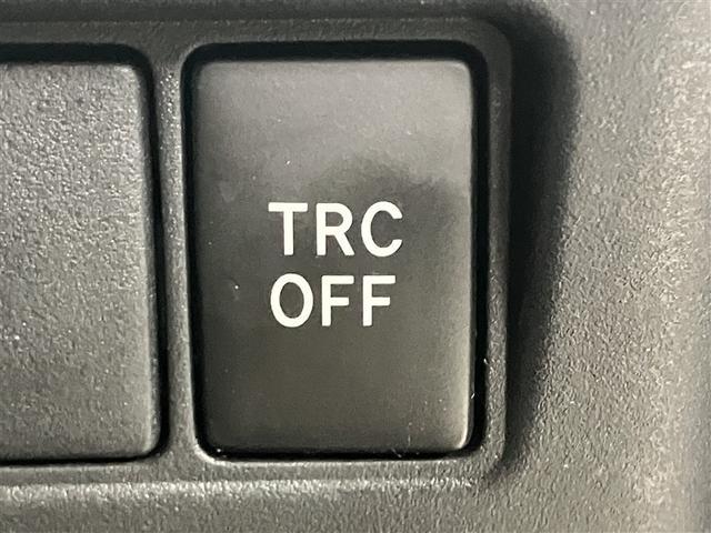 エスクァイア ハイブリッドＧｉプレミアムパッケジブラックテーラード　後席モニター　大型フルセグナビＴＶ　バックカメラ　ＤＶＤ再生　ＥＴＣ２．０　誤発進抑制機能　ＡＣ１００Ｖ　ドライブレコーダー　スマートキー　イモビライザー　ＬＥＤランプ　クルーズコントロール（16枚目）