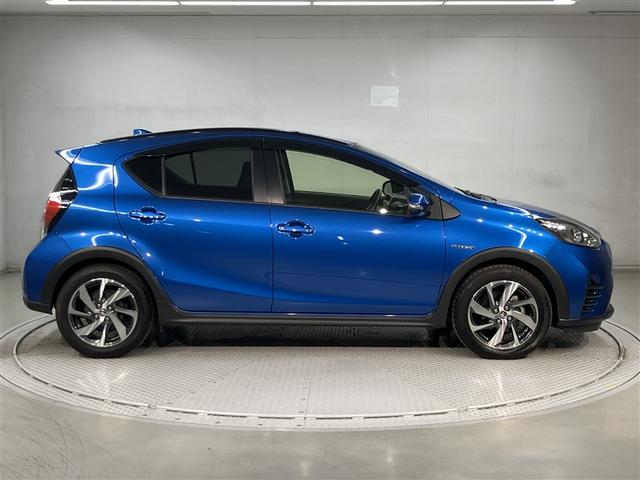 アクア クロスオーバー　ナビＴＶ　バックカメラ　ＥＴＣ　ドライブレコーダー　メディアプレイヤー接続　Ｂカメラ　地デジ　イモビライザー　ナビＴＶ　エアコン　ＥＳＣ　記録簿　ドライブレコーダー　アルミホイール　　ＤＶＤ再生（3枚目）