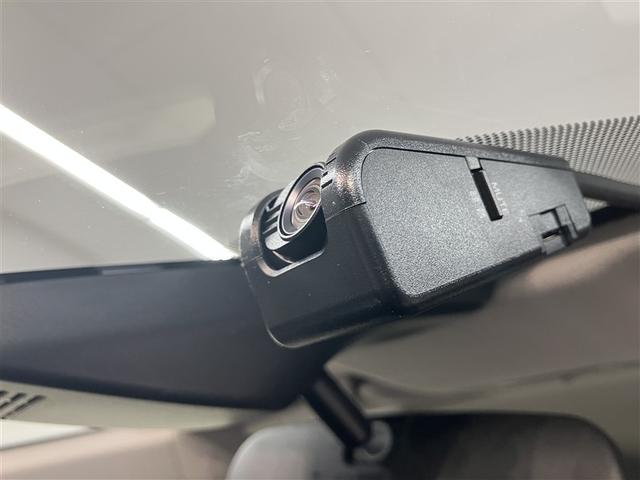 アクア クロスオーバー　ナビＴＶ　バックカメラ　ＥＴＣ　ドライブレコーダー　メディアプレイヤー接続　Ｂカメラ　地デジ　イモビライザー　ナビＴＶ　エアコン　ＥＳＣ　記録簿　ドライブレコーダー　アルミホイール　　ＤＶＤ再生（9枚目）