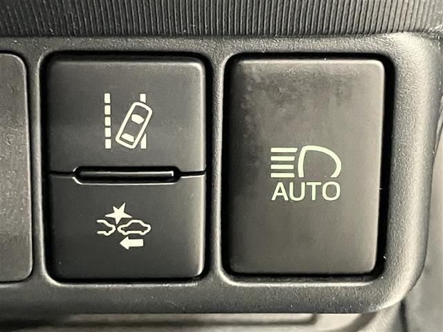 アクア クロスオーバー　ナビＴＶ　バックカメラ　ＥＴＣ　ドライブレコーダー　メディアプレイヤー接続　Ｂカメラ　地デジ　イモビライザー　ナビＴＶ　エアコン　ＥＳＣ　記録簿　ドライブレコーダー　アルミホイール　　ＤＶＤ再生（10枚目）