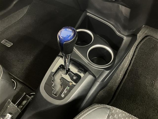 アクア クロスオーバー　ナビＴＶ　バックカメラ　ＥＴＣ　ドライブレコーダー　メディアプレイヤー接続　Ｂカメラ　地デジ　イモビライザー　ナビＴＶ　エアコン　ＥＳＣ　記録簿　ドライブレコーダー　アルミホイール　　ＤＶＤ再生（12枚目）