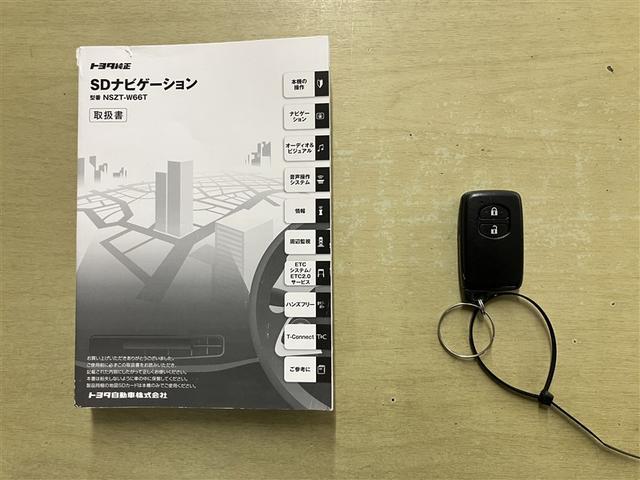 アクア クロスオーバー　ナビＴＶ　バックカメラ　ＥＴＣ　ドライブレコーダー　メディアプレイヤー接続　Ｂカメラ　地デジ　イモビライザー　ナビＴＶ　エアコン　ＥＳＣ　記録簿　ドライブレコーダー　アルミホイール　　ＤＶＤ再生（21枚目）