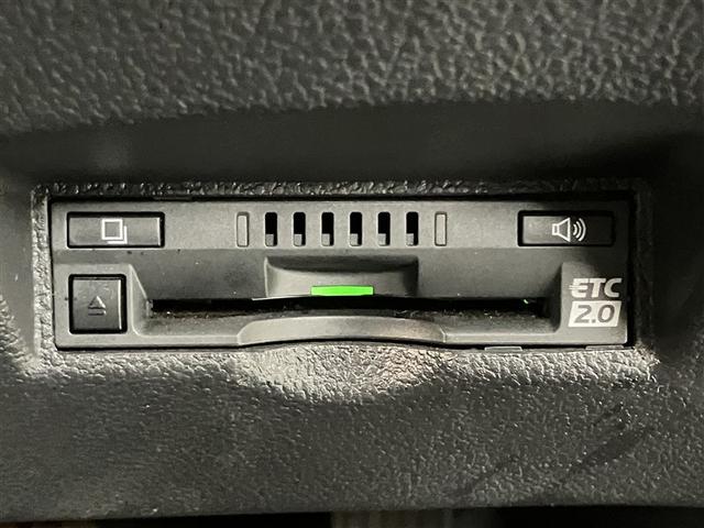 プリウス Ａ　大型フルセグナビＴＶ　バックカメラ　ＥＴＣ２．０　　衝突軽減ブレーキシステム　Ｂモニタ　記録簿有　ＬＥＤヘッド　クルーズコントロール　セキュリティー　スマートキー　パワーステアリング（8枚目）