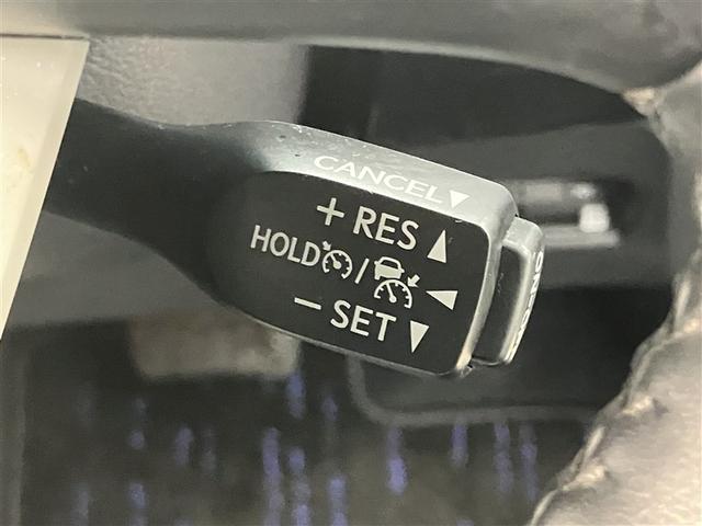 プリウス Ａ　大型フルセグナビＴＶ　バックカメラ　ＥＴＣ２．０　　衝突軽減ブレーキシステム　Ｂモニタ　記録簿有　ＬＥＤヘッド　クルーズコントロール　セキュリティー　スマートキー　パワーステアリング（11枚目）