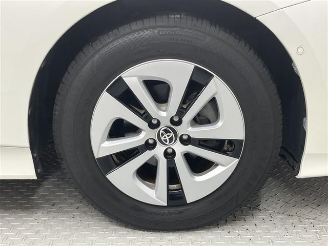 プリウス Ａ　大型フルセグナビＴＶ　バックカメラ　ＥＴＣ２．０　　衝突軽減ブレーキシステム　Ｂモニタ　記録簿有　ＬＥＤヘッド　クルーズコントロール　セキュリティー　スマートキー　パワーステアリング（17枚目）