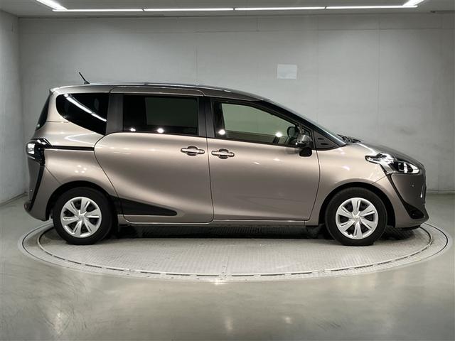 シエンタ Ｇ　全周囲カメラ　フルセグナビＴＶ　バックカメラ　ＤＶＤ再生　ＥＴＣ２．０　前後ドラレコ　両側自動ドア　衝突回避ブレーキ　フルセグ地デジＴＶ　スマートキ　キーレスエントリ　１オーナー　ＬＥＤランプ　３列（3枚目）