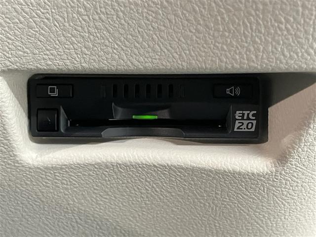 シエンタ Ｇ　全周囲カメラ　フルセグナビＴＶ　バックカメラ　ＤＶＤ再生　ＥＴＣ２．０　前後ドラレコ　両側自動ドア　衝突回避ブレーキ　フルセグ地デジＴＶ　スマートキ　キーレスエントリ　１オーナー　ＬＥＤランプ　３列（9枚目）