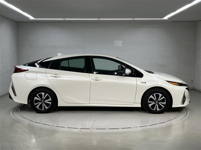 プリウスＰＨＶ Ａナビパッケージ　全周囲カメラ　前後ドラレコ　ＥＴＣ２．０　大型フルセグナビＴＶ　衝突軽減ブレーキ　ＡＣ１００Ｖ電源　クルーズコントロール　ＬＥＤヘッドライト　　スマ―トキー　バックモニタ－　ワンオーナー　パワーシート（3枚目）