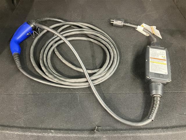 プリウスＰＨＶ Ａナビパッケージ　全周囲カメラ　前後ドラレコ　ＥＴＣ２．０　大型フルセグナビＴＶ　衝突軽減ブレーキ　ＡＣ１００Ｖ電源　クルーズコントロール　ＬＥＤヘッドライト　　スマ―トキー　バックモニタ－　ワンオーナー　パワーシート（23枚目）