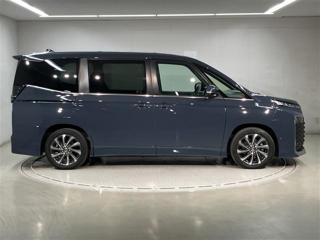 ヴォクシー ハイブリッドＳ－Ｚ　両側Ｐドア　カーテンエアバック　スマキ　プリクラッシュセーフティシステム　Ｒカメラ　アルミ　１００Ｖ　クルーズコントロール　横滑り防止機能　ＬＥＤランプ　キーフリー　エアバッグ　ＰＳ　ＡＢＳ　ＡＣ（3枚目）