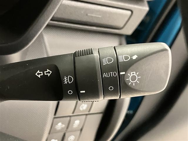 ライズ Ｚ　誤発進抑制機能　エアコン　スマートキー＆プッシュスタート　地デジＴＶ　ドライブレコーダ　ＶＳＡ　盗難防止装置　ミュージックプレイヤー接続可　アイドリングストップ機能　クルコン　バックモニター　キーレス（18枚目）