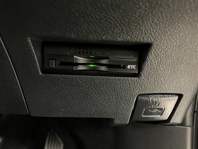 カローラフィールダー ハイブリッドＧ　ダブルバイビー　ＰＣＳ　インテリキー　横滑防止　ミュージックプレイヤー接続可　メンテナンスノート　ＬＥＤヘッドライト　オートエアコン　ワンオーナー　ＥＴＣ　アルミホイール　キーフリーシステム　サイドエアバッグ　ＡＢＳ（11枚目）