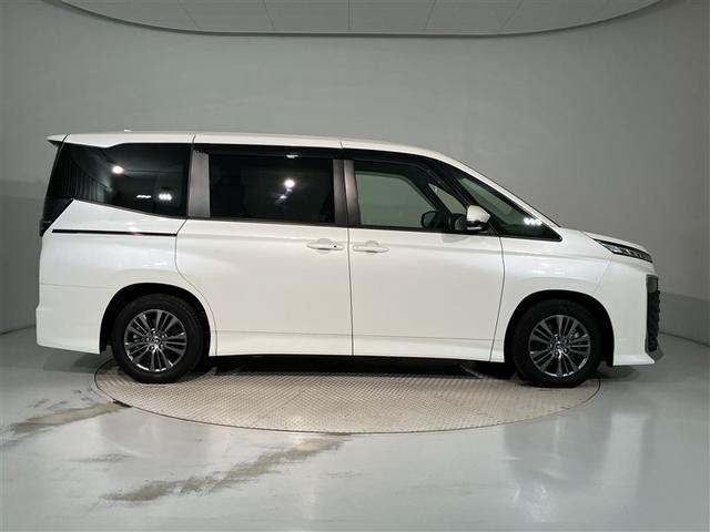 ヴォクシー ハイブリッドＳ－Ｇ　リアオートエアコン　地デジ　クルコン　Ｂカメラ　横滑防止装置　ＬＥＤヘッド　ＥＴＣ車載器　ワンオーナー車　両側自動ドア　キーレス　ナビ＆ＴＶ　アルミホイール　３列シート　スマートキー　メモリーナビ（3枚目）