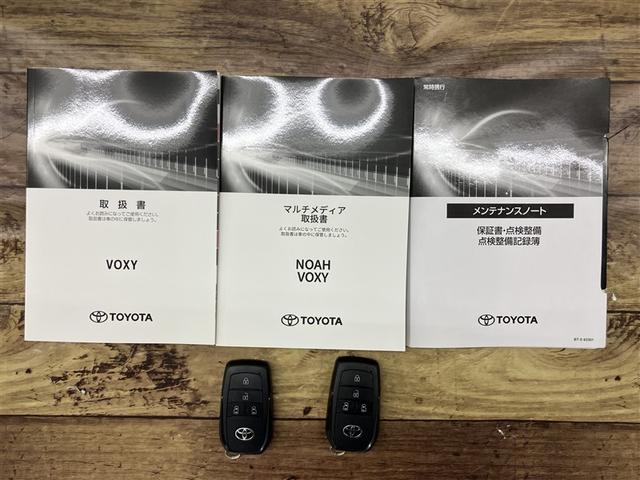 ヴォクシー ハイブリッドＳ－Ｇ　リアオートエアコン　地デジ　クルコン　Ｂカメラ　横滑防止装置　ＬＥＤヘッド　ＥＴＣ車載器　ワンオーナー車　両側自動ドア　キーレス　ナビ＆ＴＶ　アルミホイール　３列シート　スマートキー　メモリーナビ（20枚目）