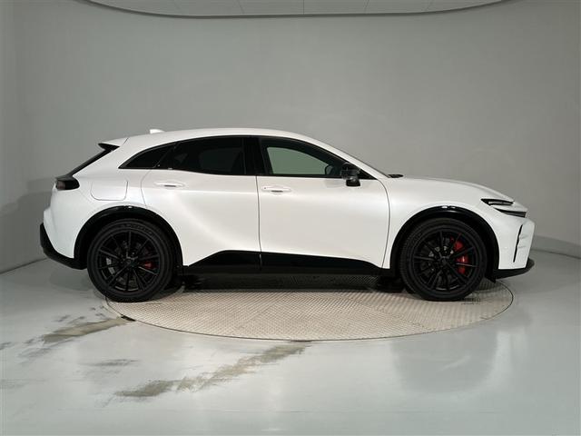 クラウンスポーツ ＲＳ　サンルーフ　メモリーナビ　ナビＴＶ　地デジ　バックカメラ　ＥＴＣ　４ＷＤ　ミュージックプレイヤー接続可　パワーシート　クルーズコントロール　盗難防止装置　横滑り防止機能　キーレス　スマートキー（3枚目）