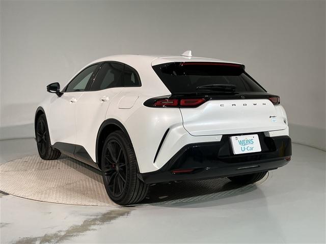 クラウンスポーツ ＲＳ　サンルーフ　メモリーナビ　ナビＴＶ　地デジ　バックカメラ　ＥＴＣ　４ＷＤ　ミュージックプレイヤー接続可　パワーシート　クルーズコントロール　盗難防止装置　横滑り防止機能　キーレス　スマートキー（4枚目）