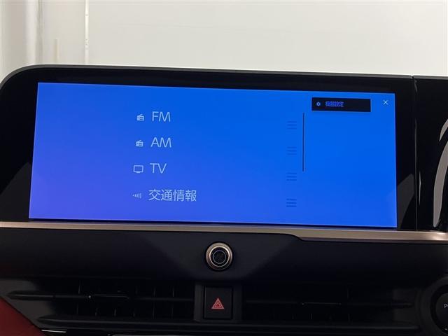 クラウンスポーツ ＲＳ　サンルーフ　メモリーナビ　ナビＴＶ　地デジ　バックカメラ　ＥＴＣ　４ＷＤ　ミュージックプレイヤー接続可　パワーシート　クルーズコントロール　盗難防止装置　横滑り防止機能　キーレス　スマートキー（10枚目）