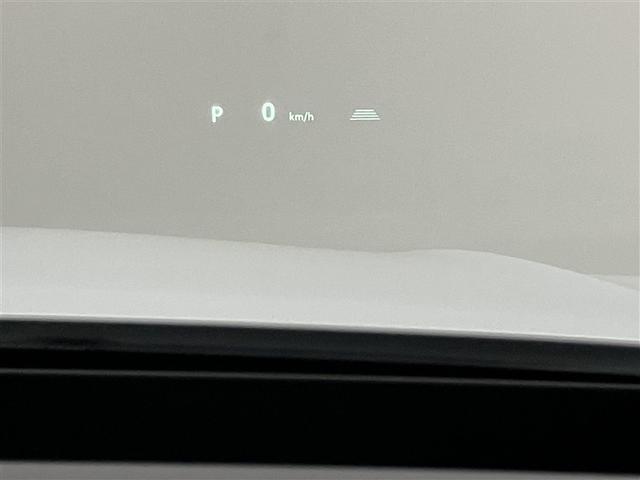 クラウンスポーツ ＲＳ　サンルーフ　メモリーナビ　ナビＴＶ　地デジ　バックカメラ　ＥＴＣ　４ＷＤ　ミュージックプレイヤー接続可　パワーシート　クルーズコントロール　盗難防止装置　横滑り防止機能　キーレス　スマートキー（15枚目）