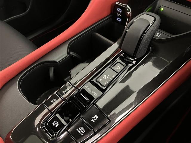 クラウンスポーツ ＲＳ　サンルーフ　メモリーナビ　ナビＴＶ　地デジ　バックカメラ　ＥＴＣ　４ＷＤ　ミュージックプレイヤー接続可　パワーシート　クルーズコントロール　盗難防止装置　横滑り防止機能　キーレス　スマートキー（24枚目）