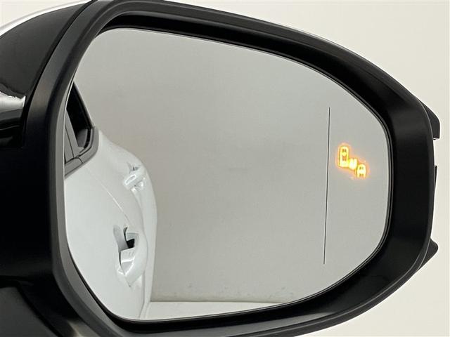 クラウンスポーツ ＲＳ　サンルーフ　メモリーナビ　ナビＴＶ　地デジ　バックカメラ　ＥＴＣ　４ＷＤ　ミュージックプレイヤー接続可　パワーシート　クルーズコントロール　盗難防止装置　横滑り防止機能　キーレス　スマートキー（25枚目）