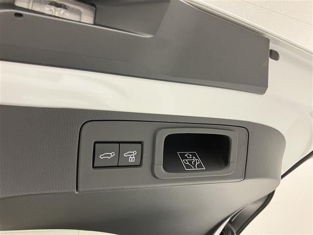 クラウンスポーツ ＲＳ　サンルーフ　メモリーナビ　ナビＴＶ　地デジ　バックカメラ　ＥＴＣ　４ＷＤ　ミュージックプレイヤー接続可　パワーシート　クルーズコントロール　盗難防止装置　横滑り防止機能　キーレス　スマートキー（33枚目）