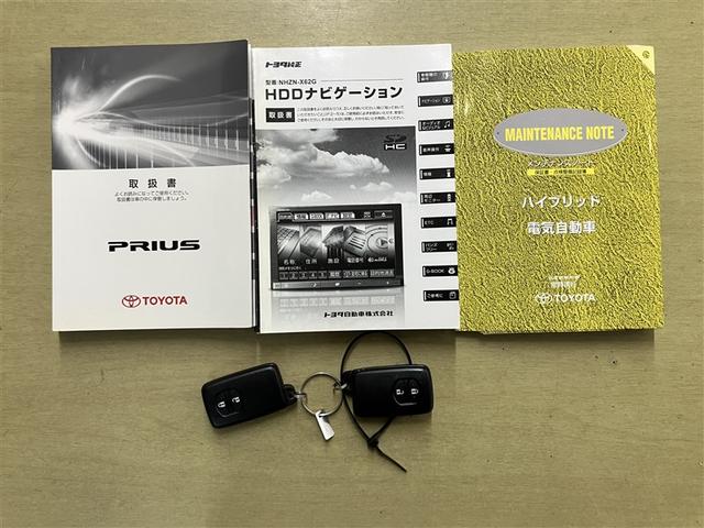 プリウス Ｓツーリングセレクション・Ｇ’ｓ　ＷＳＲＳ　地デジフルセグ　ＡＣ　ＰＷ　盗難防止　横滑り防止機能　キーレスキー　ワンオーナー車　整備記録簿　ローダウン　カーテンエアバック　ＡＢＳ　運転席エアバック　ナビＴＶ　パワステ　ＤＶＤ再生（17枚目）
