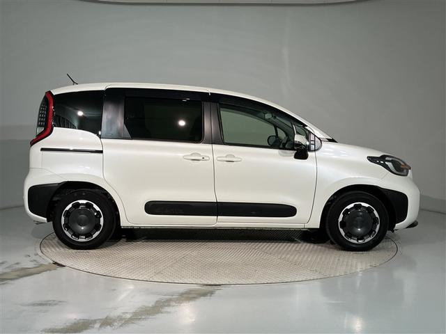 シエンタ ハイブリッドZ Bカメラ 3列シート カーテンエアバック AC100V ABS エアバッグ キーレス LEDライト DVD フルセグテレビ オートクルーズコントロール ミュージックプレイヤー接続可 ナビTV 4WD(3枚目)