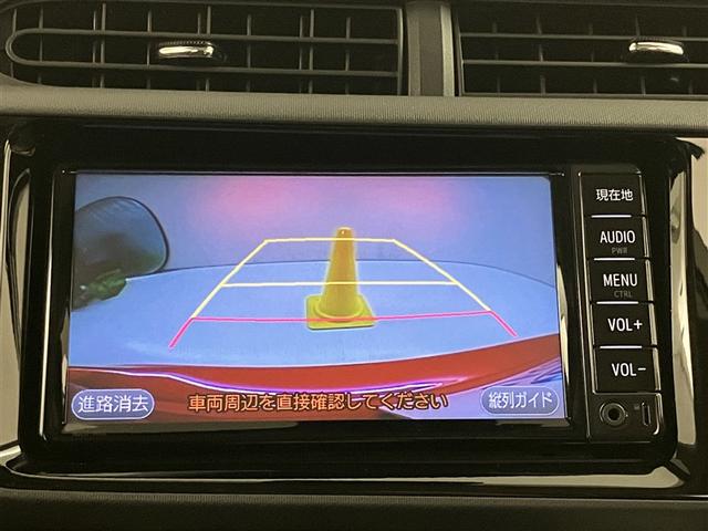 アクア Ｘ－アーバン　ソリッド　Ｂカメラ　横滑り防止装置　ワンセグＴＶ　パワーウインドウ　オートエアコン　ＥＴＣ車載器　スマートエントリー　ＬＥＤヘッドライト　ＡＢＳ　ナビ＆ＴＶ　エアバック　アルミホイール　キーフリーシステム（8枚目）