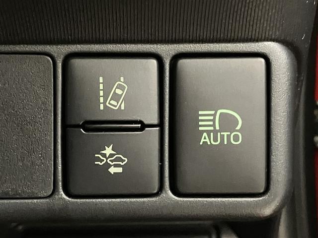 アクア Ｘ－アーバン　ソリッド　Ｂカメラ　横滑り防止装置　ワンセグＴＶ　パワーウインドウ　オートエアコン　ＥＴＣ車載器　スマートエントリー　ＬＥＤヘッドライト　ＡＢＳ　ナビ＆ＴＶ　エアバック　アルミホイール　キーフリーシステム（12枚目）