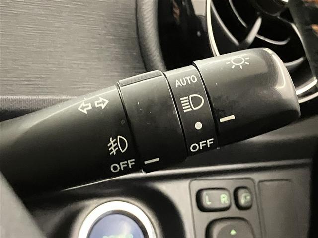 アクア Ｘ－アーバン　ソリッド　Ｂカメラ　横滑り防止装置　ワンセグＴＶ　パワーウインドウ　オートエアコン　ＥＴＣ車載器　スマートエントリー　ＬＥＤヘッドライト　ＡＢＳ　ナビ＆ＴＶ　エアバック　アルミホイール　キーフリーシステム（17枚目）