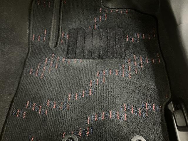 アクア Ｘ－アーバン　ソリッド　Ｂカメラ　横滑り防止装置　ワンセグＴＶ　パワーウインドウ　オートエアコン　ＥＴＣ車載器　スマートエントリー　ＬＥＤヘッドライト　ＡＢＳ　ナビ＆ＴＶ　エアバック　アルミホイール　キーフリーシステム（34枚目）