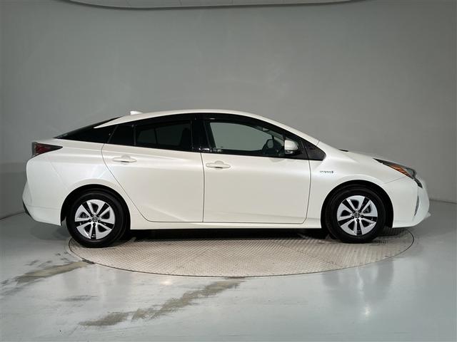 プリウス Ａ　衝突軽減ブレーキシステム　Ｂモニタ　記録簿有　ＬＥＤヘッド　クルーズコントロール　セキュリティー　スマートキー　パワーステアリング　ドライブレコーダー　ＥＴＣ　１オーナー　アルミホイル　オートエアコン（3枚目）