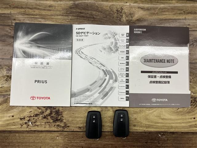 プリウス Ａ　衝突軽減ブレーキシステム　Ｂモニタ　記録簿有　ＬＥＤヘッド　クルーズコントロール　セキュリティー　スマートキー　パワーステアリング　ドライブレコーダー　ＥＴＣ　１オーナー　アルミホイル　オートエアコン（20枚目）