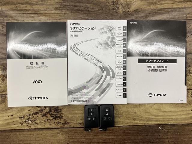 ヴォクシー ＺＳ　煌ＩＩＩ　プリクラッシュ　スマートキ　アイスト　ＤＶＤ再生機能　記録簿付き　横滑り防止装置　ナビＴＶ　アルミ　三列シート　ＷＡＣ　盗難防止　オートエアコン　キーレス　ＥＴＣ装備　パワステ　メモリナビ　クルコン（20枚目）