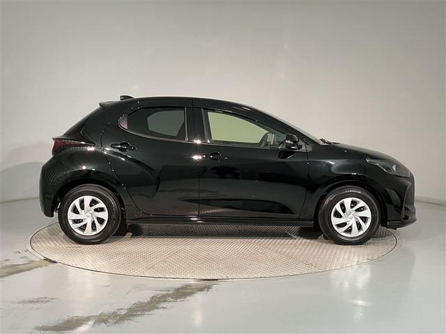 ヤリス G カーナビ 点検記録簿 Bカメラ エアコン スマートキー&プッシュスタート ドライブレコーダー メモリーナビゲーション イモビ 横滑り防止システム クルーズC ABS パワーウィンドウ Wエアバック(3枚目)