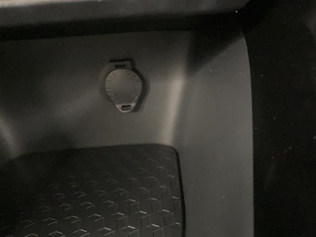 ヤリス ハイブリッドG LEDライト フルセグTV サイドエアバッグ スマートキ Bモニター ETC車載器 横滑り防止装置 クルコン セキュリティアラーム メディアプレイヤー接続 パワステ メモリーナビゲーション キーフリー(21枚目)