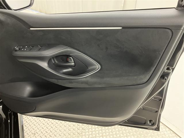 ヤリス ハイブリッドG LEDライト フルセグTV サイドエアバッグ スマートキ Bモニター ETC車載器 横滑り防止装置 クルコン セキュリティアラーム メディアプレイヤー接続 パワステ メモリーナビゲーション キーフリー(31枚目)