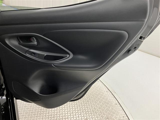 ヤリス ハイブリッドG LEDライト フルセグTV サイドエアバッグ スマートキ Bモニター ETC車載器 横滑り防止装置 クルコン セキュリティアラーム メディアプレイヤー接続 パワステ メモリーナビゲーション キーフリー(32枚目)