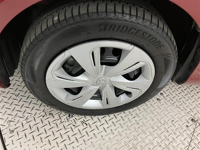 シエンタ ハイブリッド　ファンベースＧ　ＥＳＣ　プリクラッシュセーフティー　パワステ　メディアプレイヤー接続　運転席エアバック　バックモニタ－　イモビライザー　フルセグＴＶ　クルコン　１オナ　スマートキー　キーフリーシステム　ＥＴＣ　ＤＶＤ（39枚目）