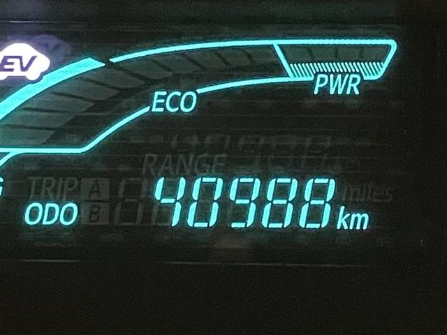 アクア Ｇ　バックモニタ　セキュリティー　メンテナンスノート　ドライブレコーダ　デュアルエアバック　ナビＴＶ　パワーウィンドウ　ＥＳＣ　ＡＴエアコン　ＡＢＳ　パワーステアリング　運転席エアバッグ　ＥＴＣ　ＡＵＸ（11枚目）