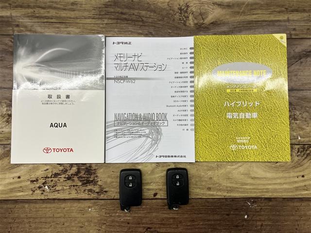 アクア Ｇ　バックモニタ　セキュリティー　メンテナンスノート　ドライブレコーダ　デュアルエアバック　ナビＴＶ　パワーウィンドウ　ＥＳＣ　ＡＴエアコン　ＡＢＳ　パワーステアリング　運転席エアバッグ　ＥＴＣ　ＡＵＸ（20枚目）