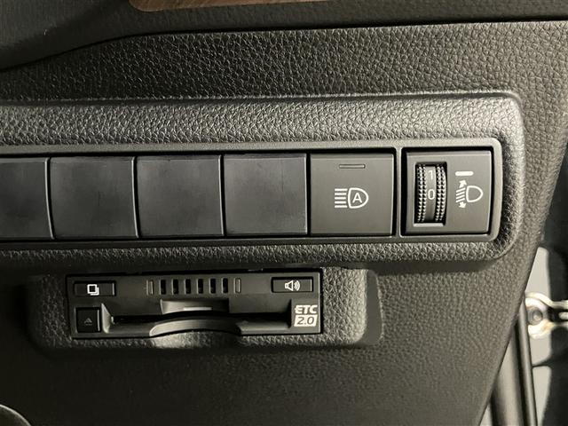 カローラ ダブルバイビー　衝突被害軽減ブレーキ　オートエアコン　ナビ　盗難防止装置　キーフリー　ＬＥＤ　バックモニター　スマートキー　メモリーナビ　サイドエアバッグ　オートクルーズコントロール　横滑り防止機能　ＡＷ　エアバッグ（11枚目）
