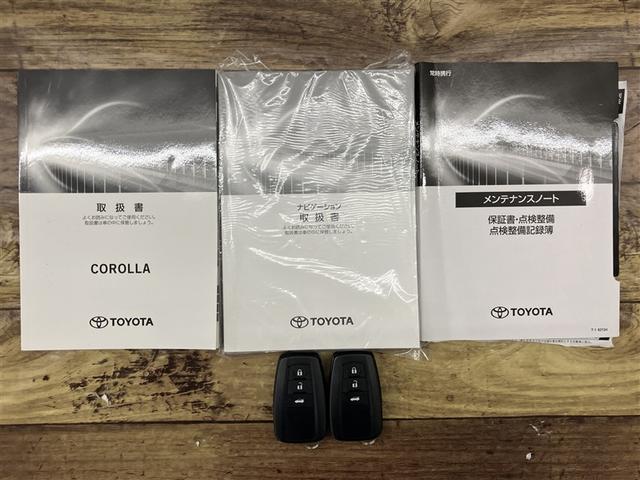 カローラ ダブルバイビー　衝突被害軽減ブレーキ　オートエアコン　ナビ　盗難防止装置　キーフリー　ＬＥＤ　バックモニター　スマートキー　メモリーナビ　サイドエアバッグ　オートクルーズコントロール　横滑り防止機能　ＡＷ　エアバッグ（20枚目）