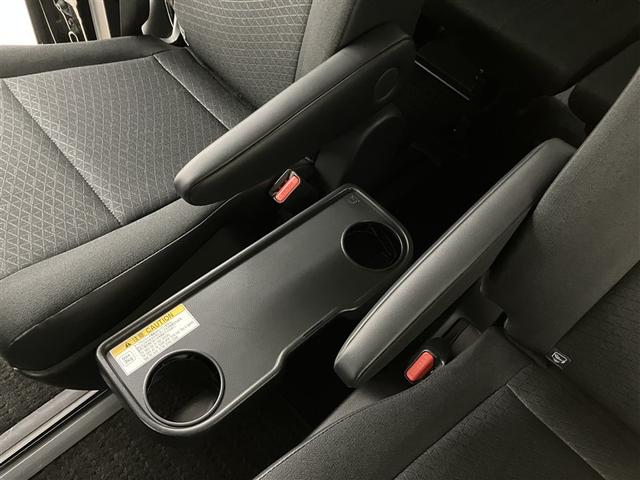 ノア G 衝突軽減ブレーキ 地上デジタル LEDライト アルミ キーフリー クルコン 盗難防止装置 DVD再生 横滑り防止 3列シート メモリーナビ Bカメラ ミュージックプレイヤー接続可 ドラレコ ETC(30枚目)