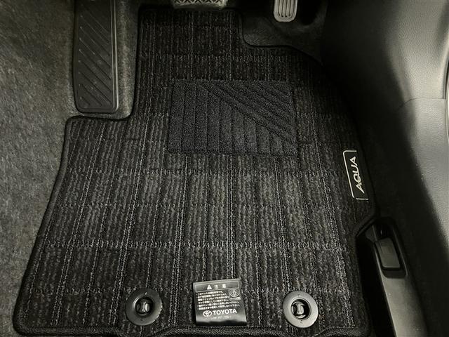 アクア X 踏み間違い防止 100V イモビ ナビ&TV ドライブレコーダー フルセグ 点検記録簿 LEDヘッドライト スマートキー 横滑り防止機能 キーレスエントリー ワンオーナー オートクルーズ ETC(32枚目)