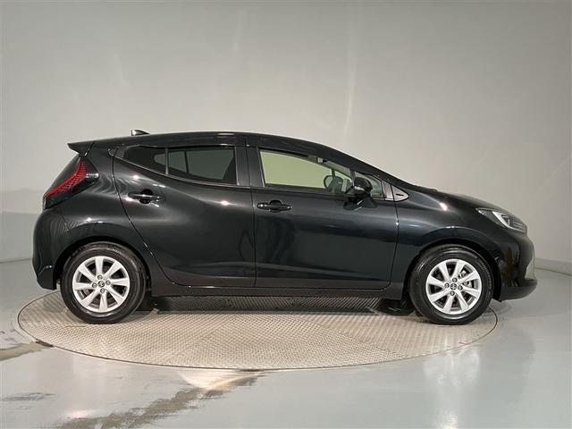 アクア Z LEDヘッドライト スマートキー 100V電源 イモビライザー アルミホイール オートクルーズコントロール 点検記録簿 フルセグTV エアコン ESC ナビ&TV カーテンエアバッグ キーレス ABS(3枚目)